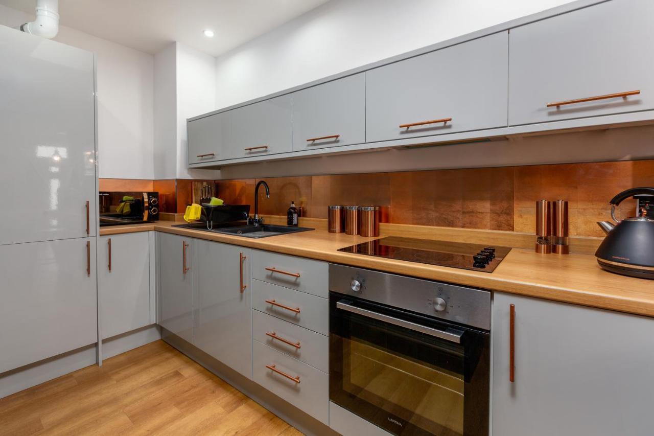 Apartment Hi-tech Modern Industrial Feel Two Bedroom House, South Shore Just Off Sea Front