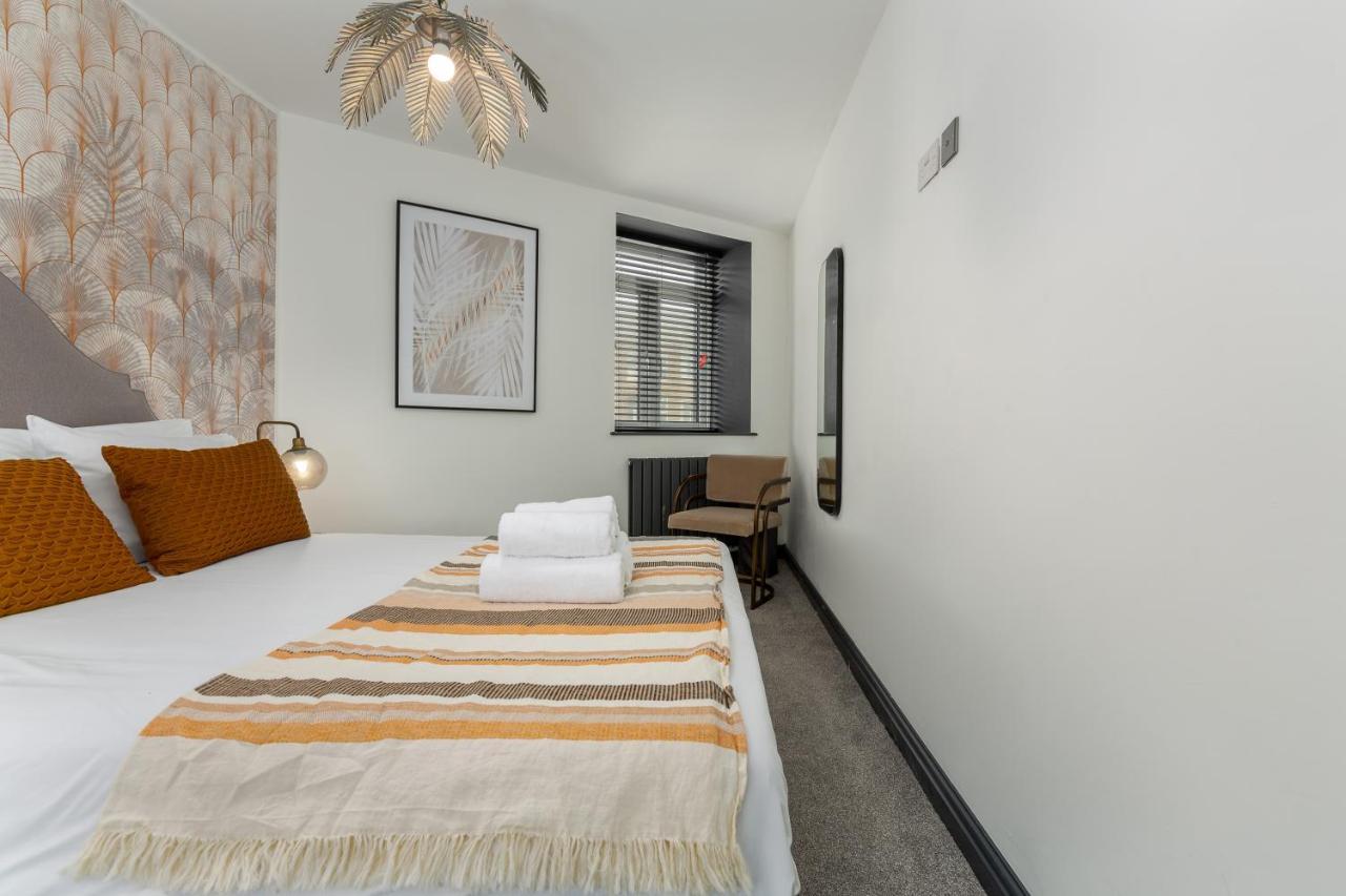 Hi-tech Modern Industrial Feel Two Bedroom House, South Shore Just Off Sea Front Apartment