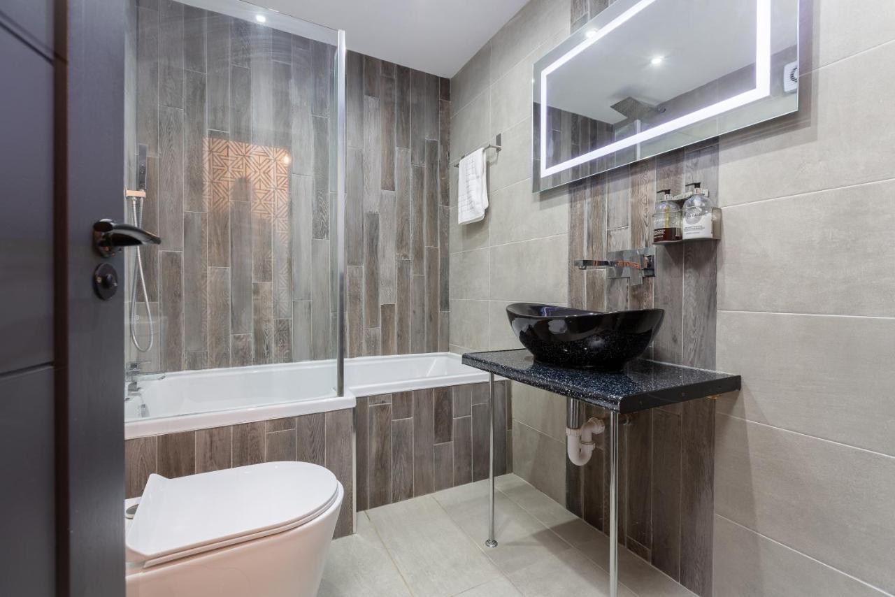 Apartment Hi-tech Modern Industrial Feel Two Bedroom House, South Shore Just Off Sea Front Blackpool