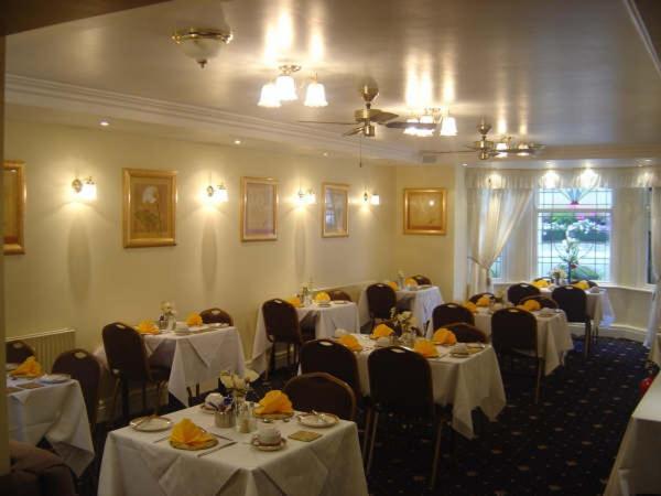 Guest house Gleneagles - Road