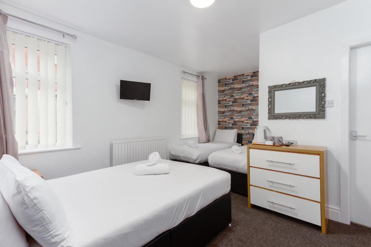 Hotel The Sandringham Court & Apartment-all Groups Welcome 3*