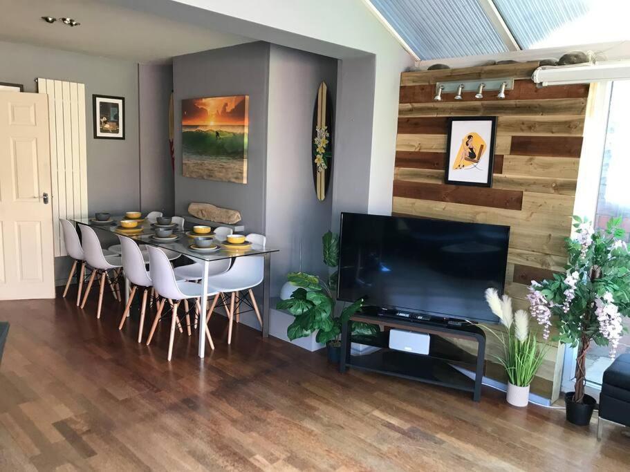 The House South - - Entire Holiday home