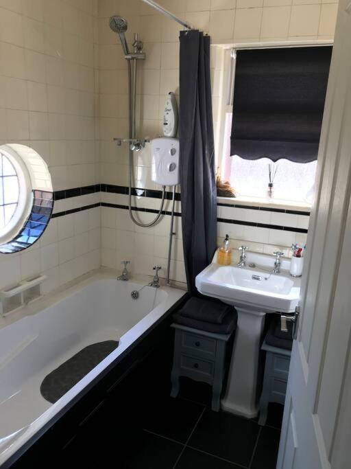 The House South - - Entire Holiday home
