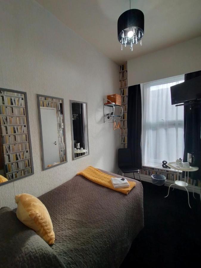 Hotel Babylon 5*