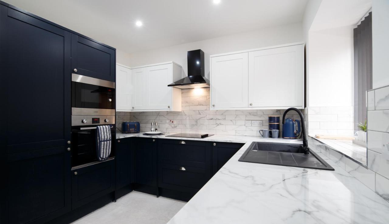 Large, Modern Family With Hot Tub Blackpool