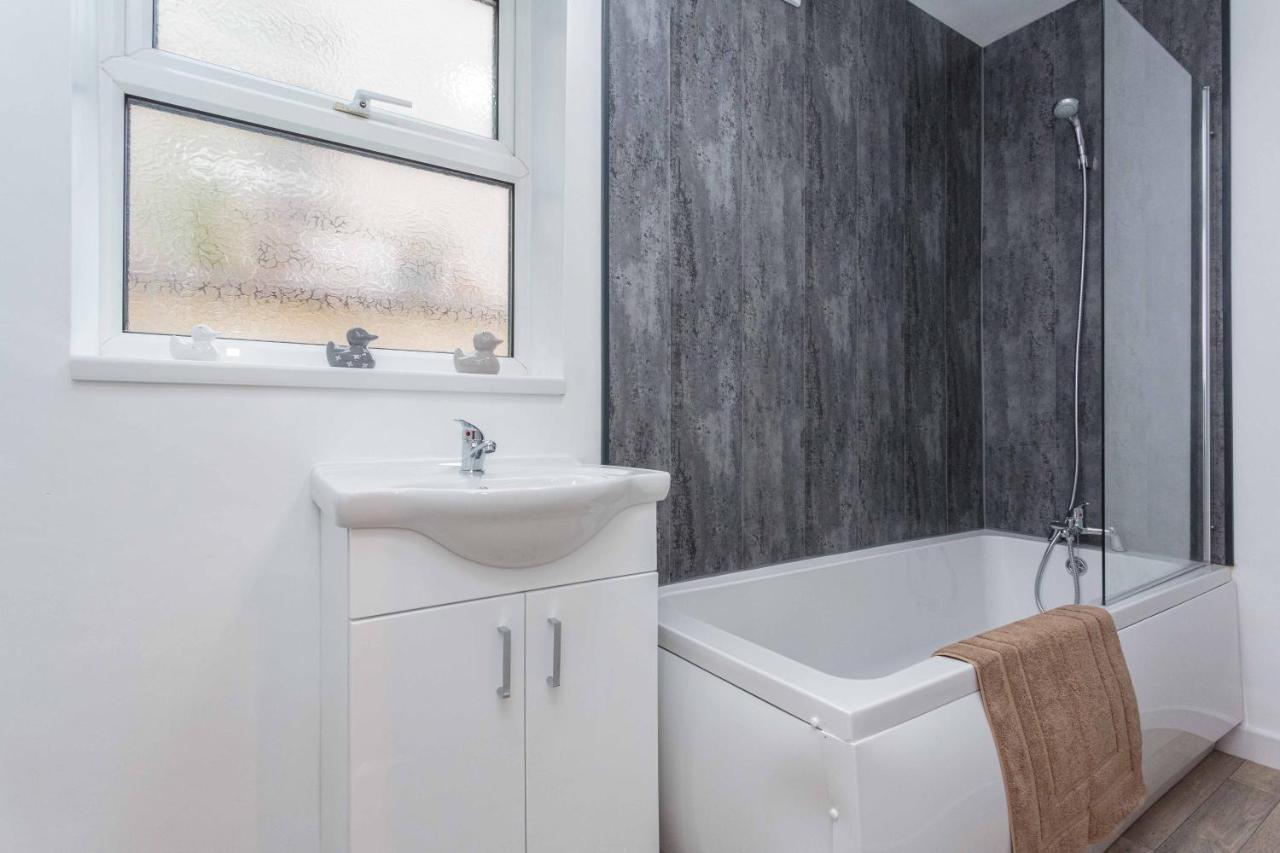 Cherry - Passionfruit Apartment Blackpool