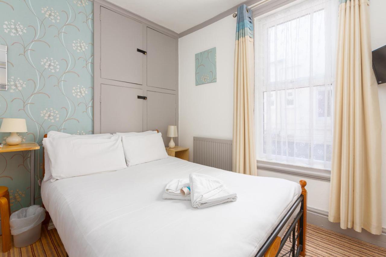 Hotel The Sandringham Court & Apartment-all Groups Welcome 3*