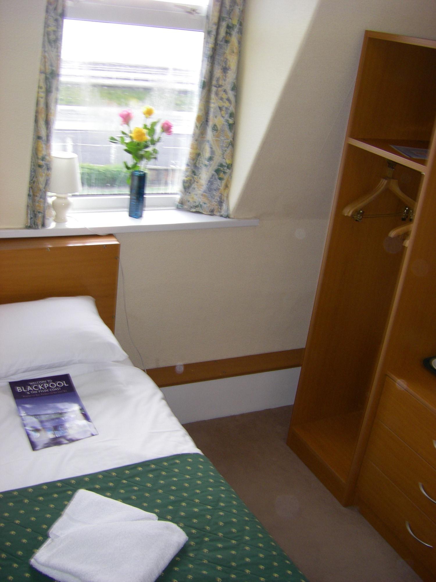 The Waldorf - Near Pleasure & Sandcastle Blackpool