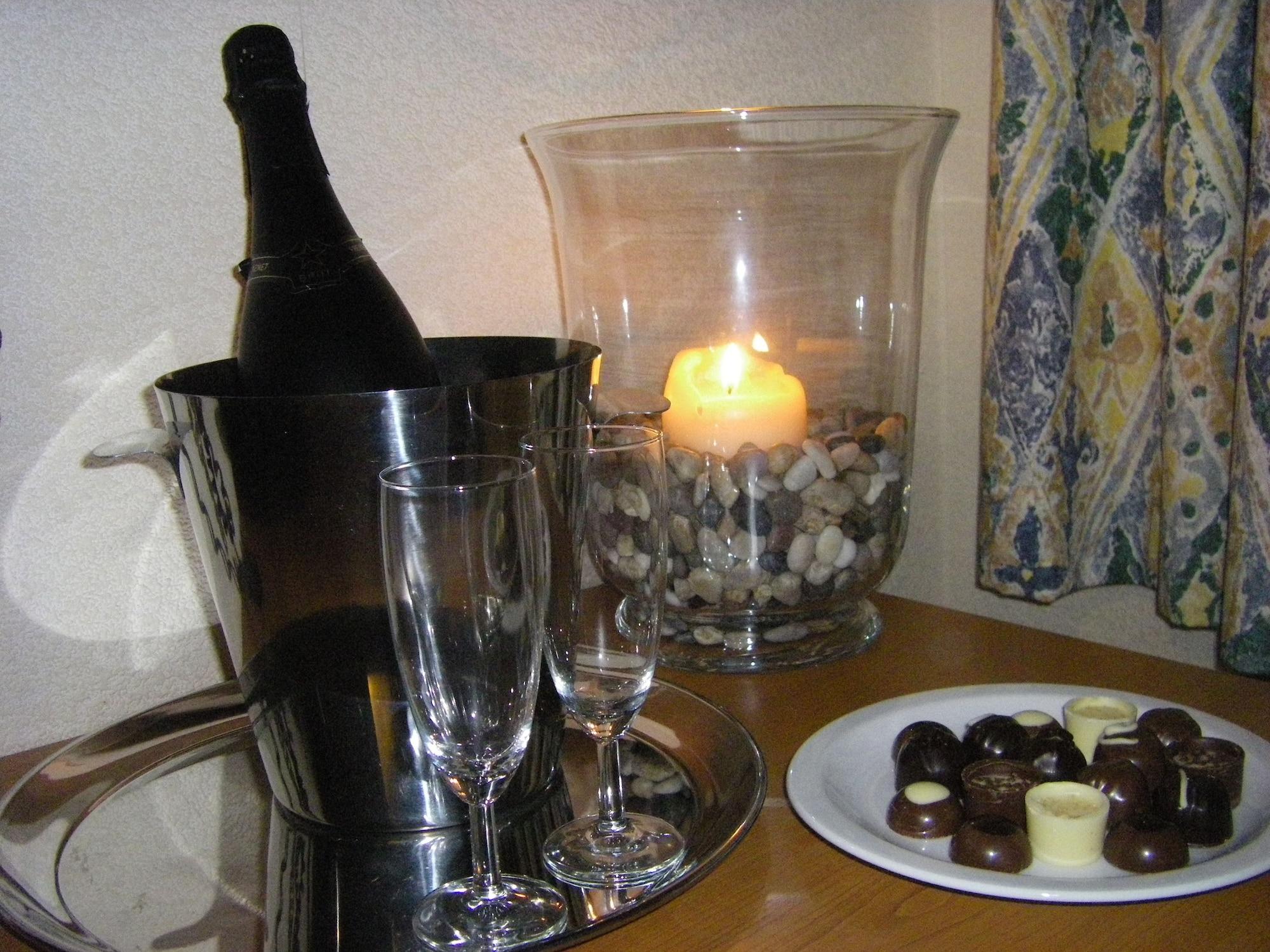 The Waldorf - Near Pleasure & Sandcastle Hotel