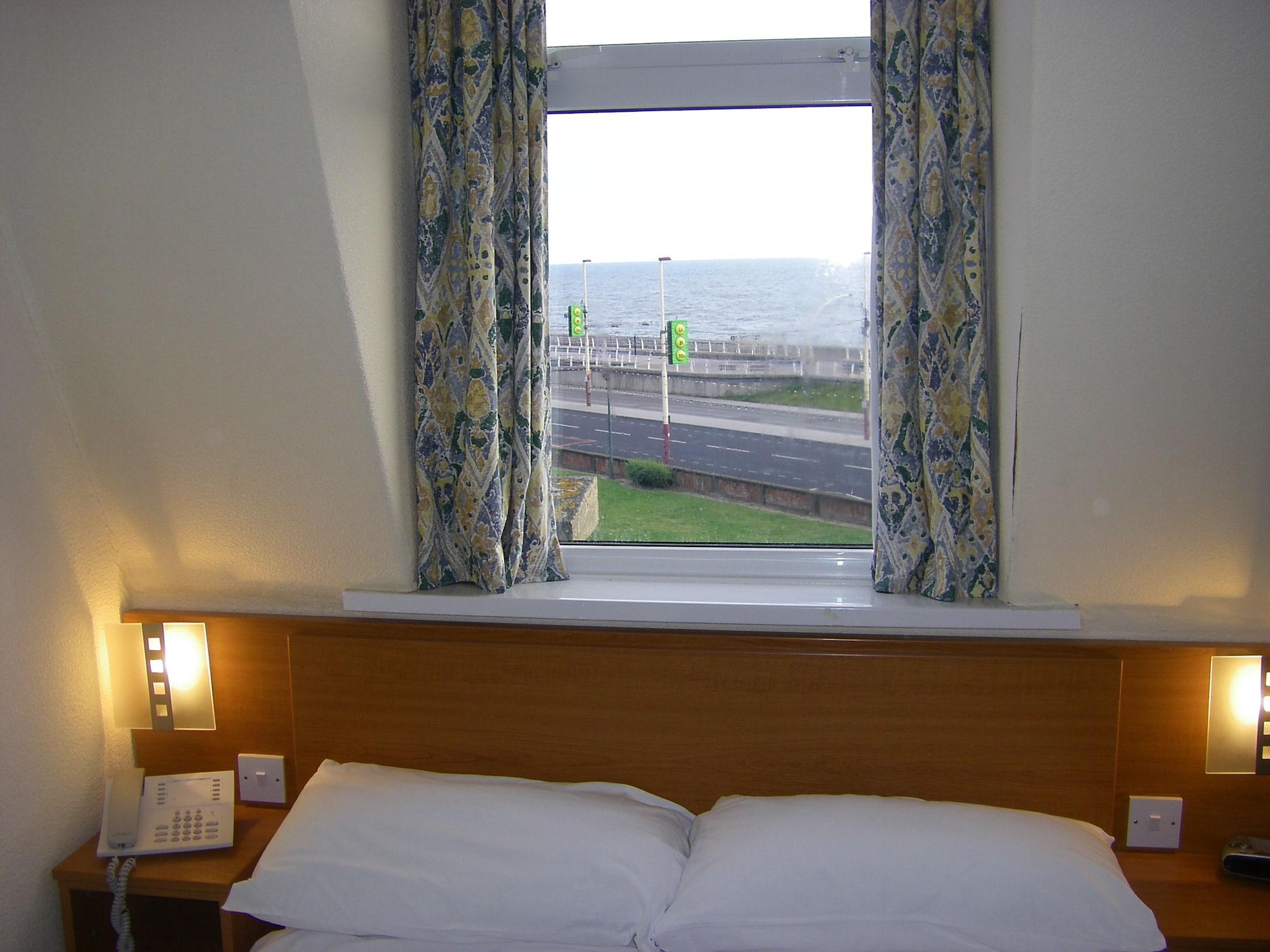 Hotel The Waldorf - Near Pleasure & Sandcastle