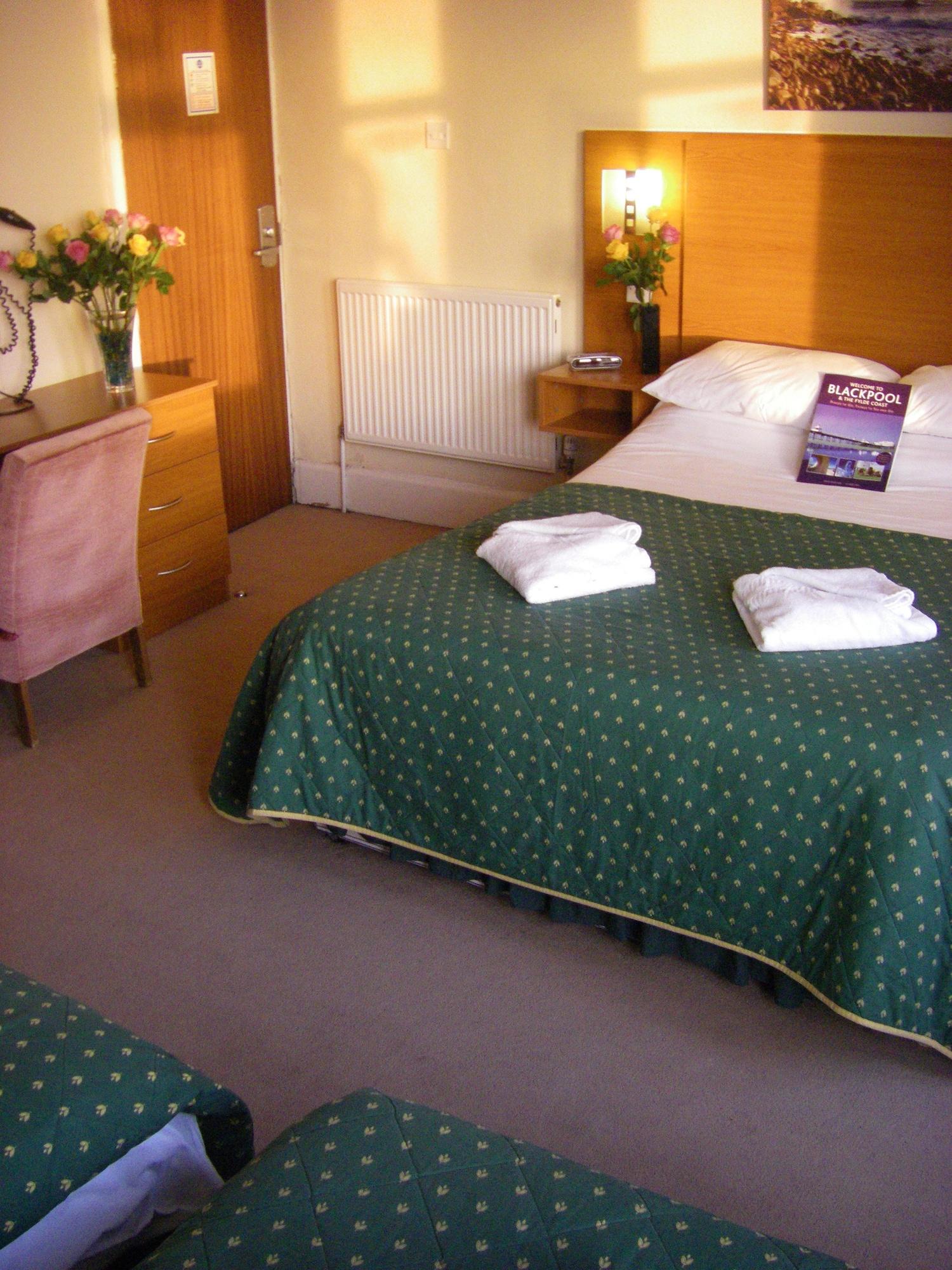 The Waldorf - Near Pleasure & Sandcastle Blackpool