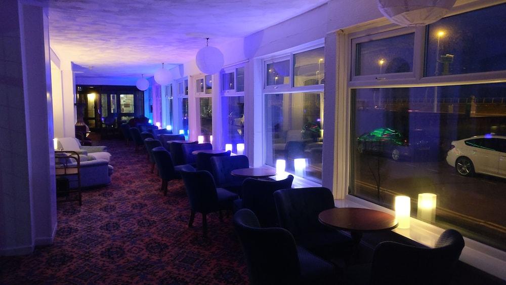 Hotel The Waldorf - Near Pleasure & Sandcastle