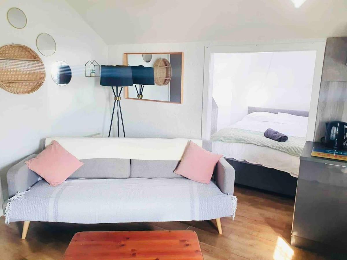 Cosy Top Floor Flat! Self Check-in & Free Parking * Blackpool