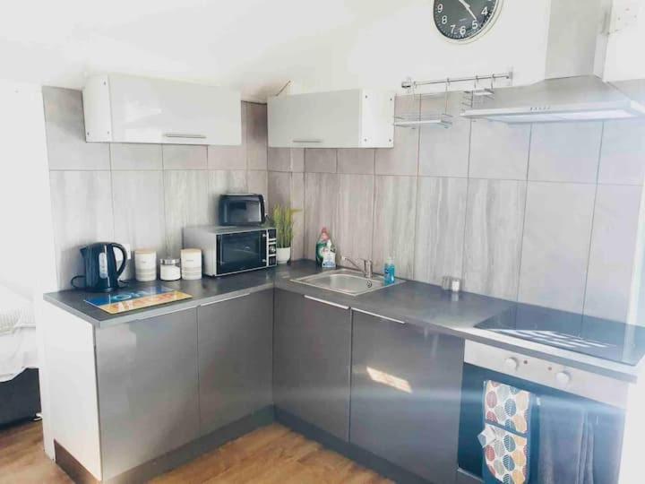 Cosy Top Floor Flat! Self Check-in & Free Parking