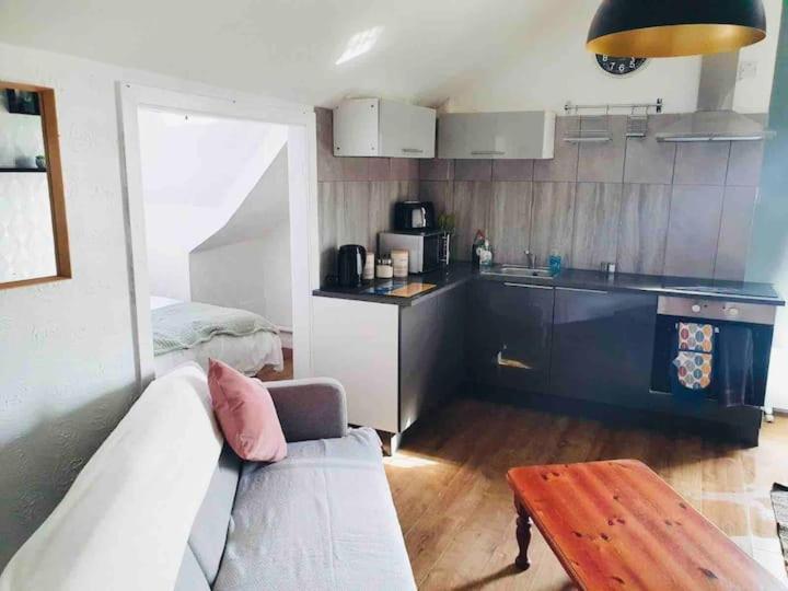 Cosy Top Floor Flat! Self Check-in & Free Parking * Blackpool
