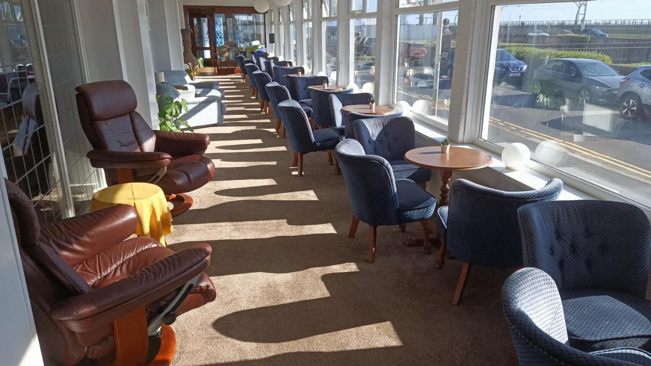 The Waldorf - Near Pleasure & Sandcastle 3*