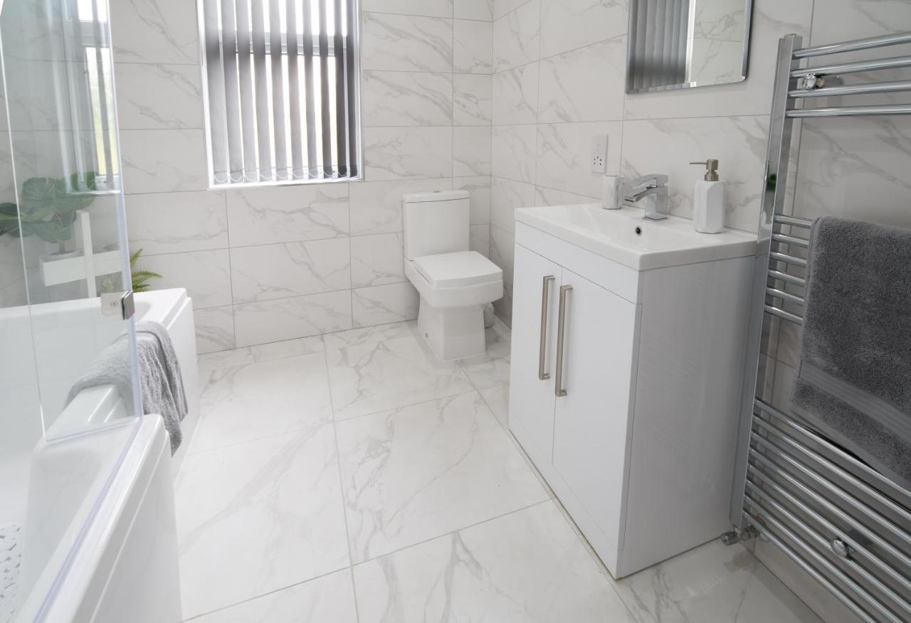 Large, Modern Family With Hot Tub Blackpool