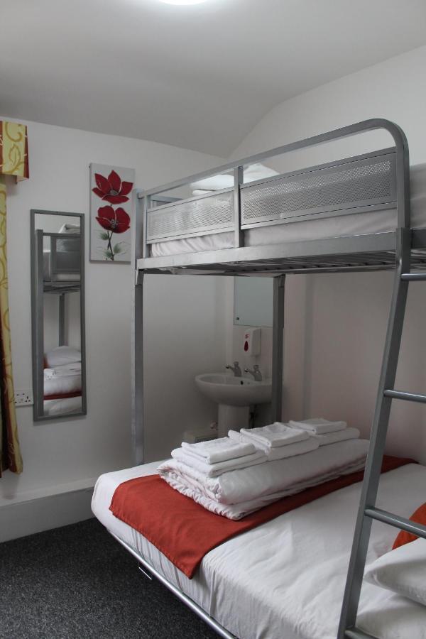 Backpackers & Hotel