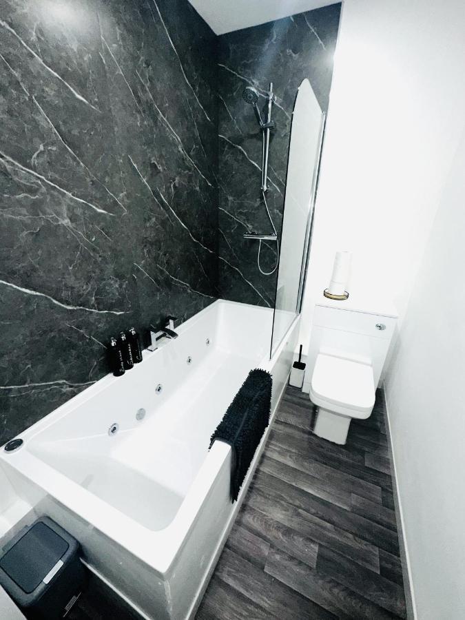 New Osborne Luxury Hottub And Jacuzzi *