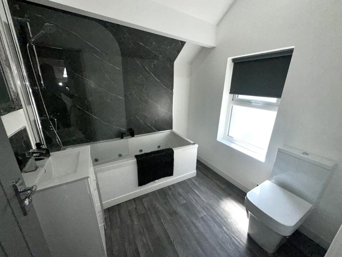 New Osborne Luxury Hottub And Jacuzzi Apartment