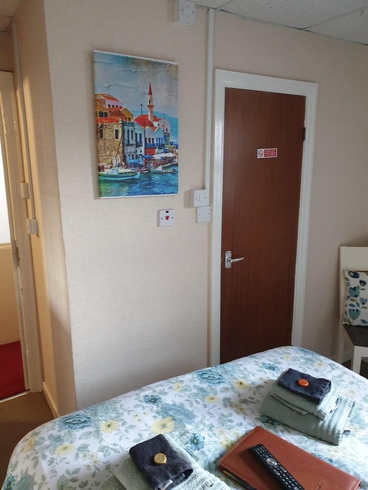 Bed & Breakfast New Bond 3*