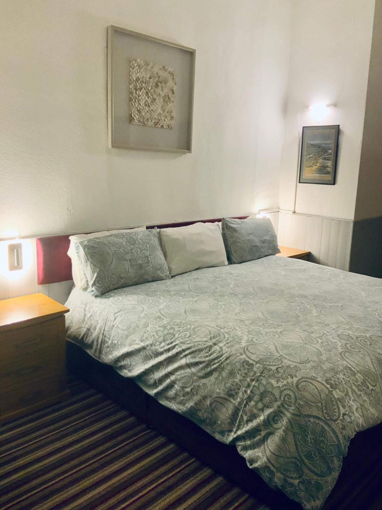 Bromptons Hotel