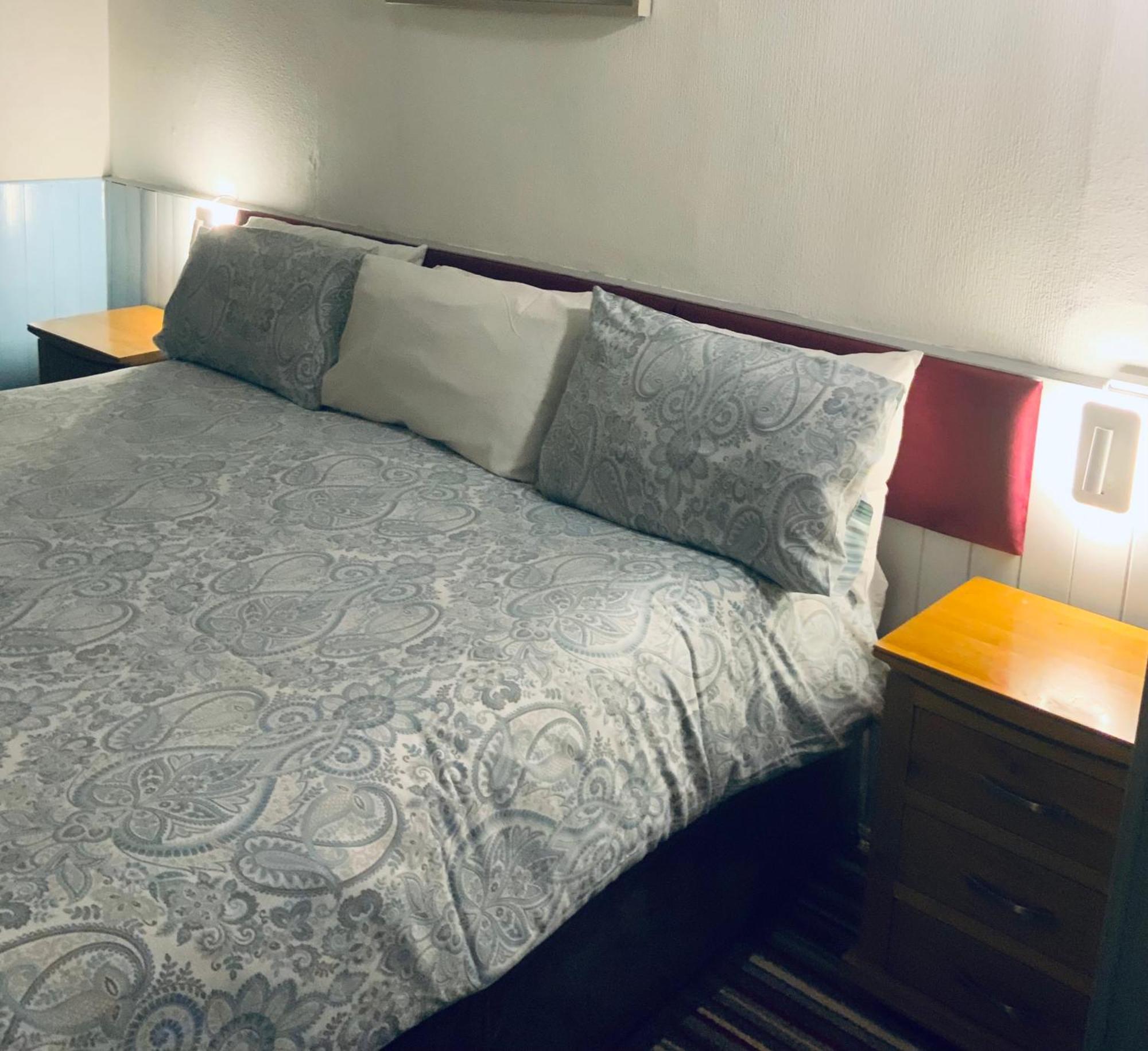 Bromptons Hotel