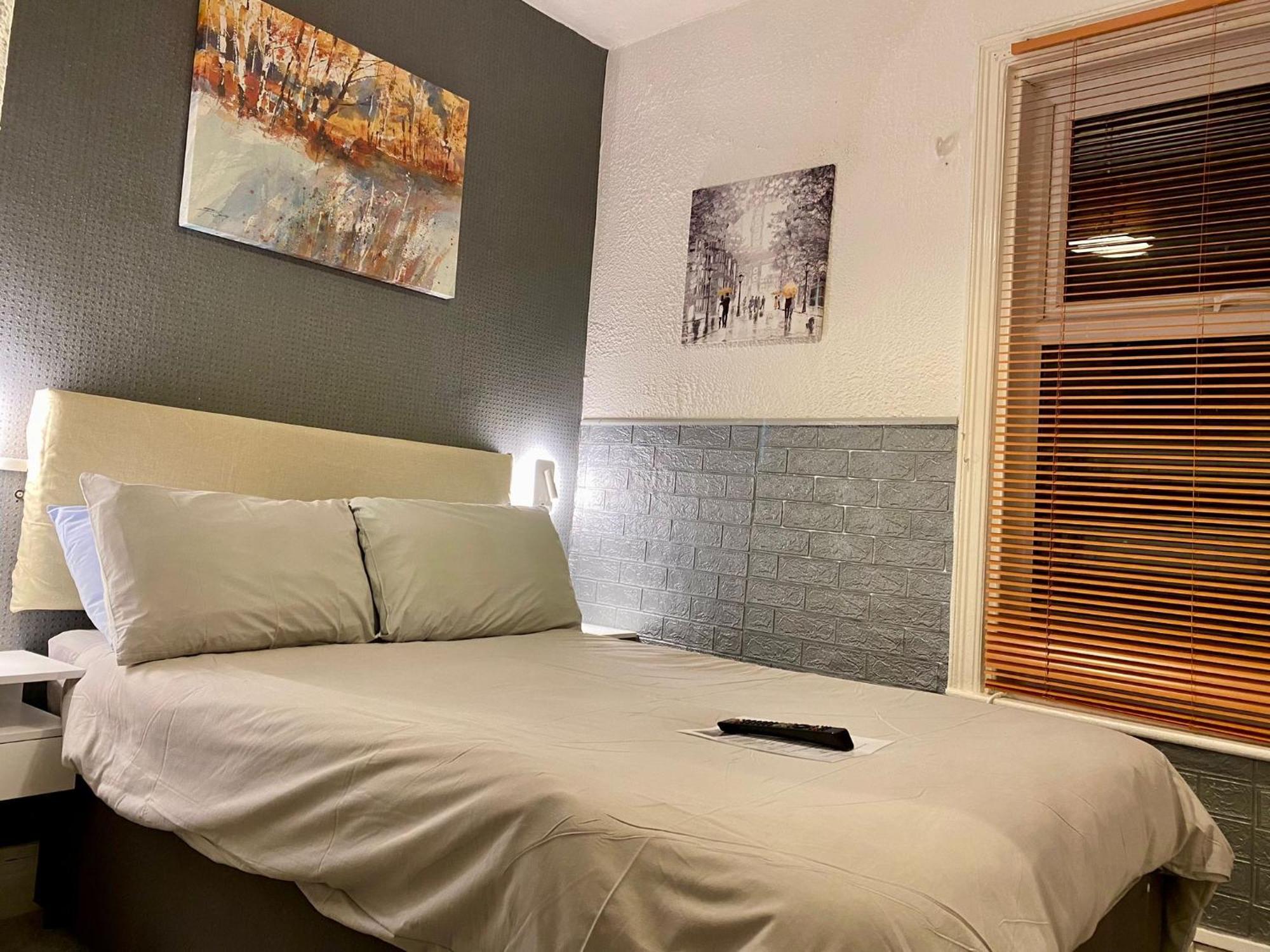 Bromptons Hotel