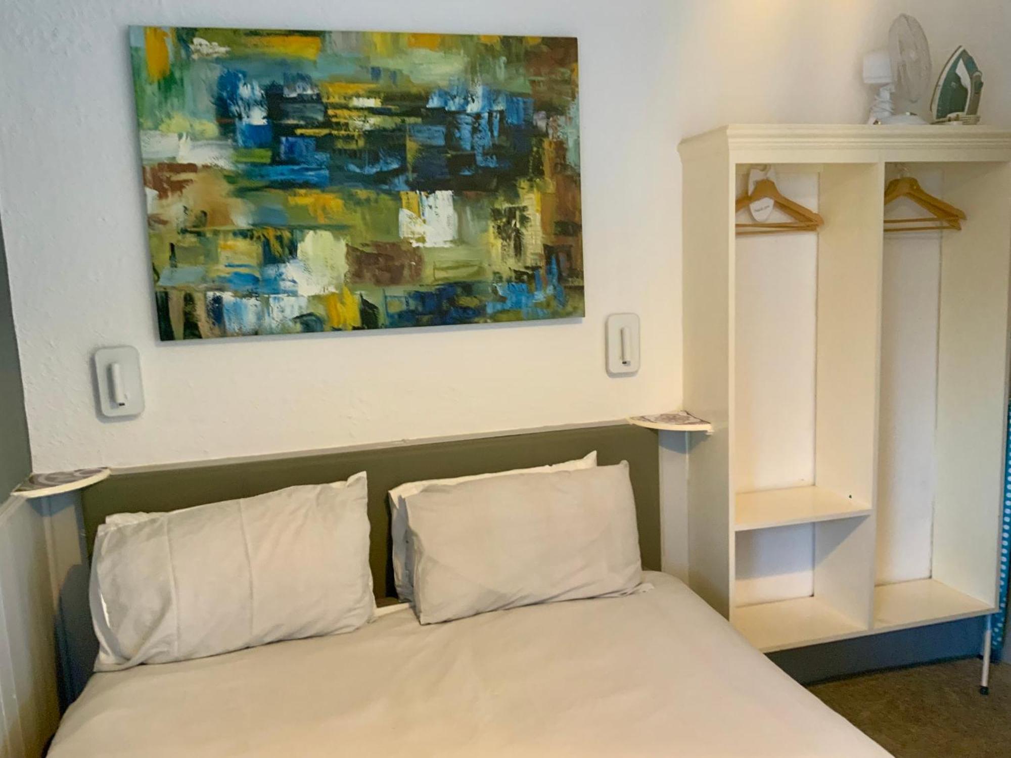 Bromptons Hotel