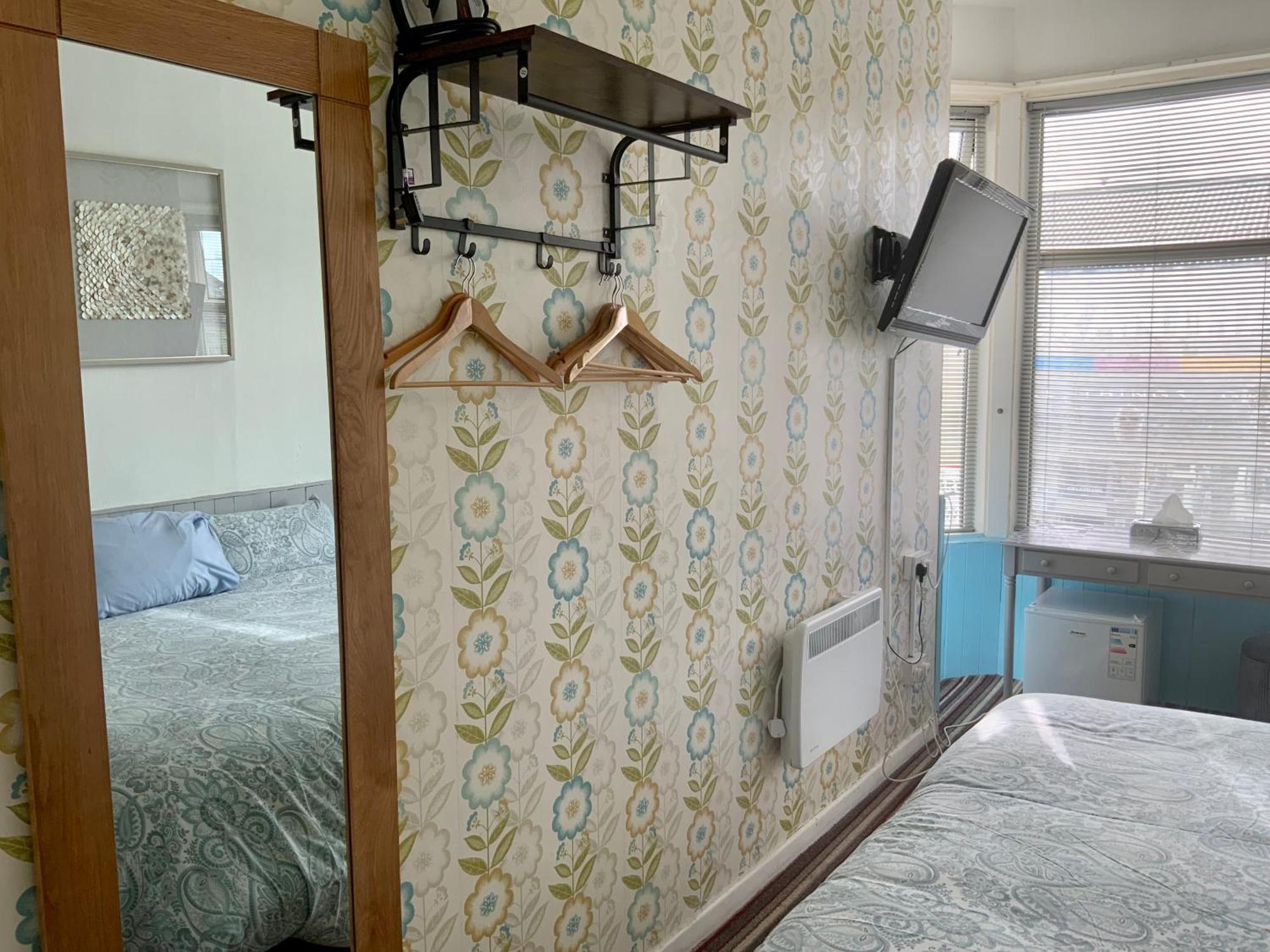 Bromptons Hotel