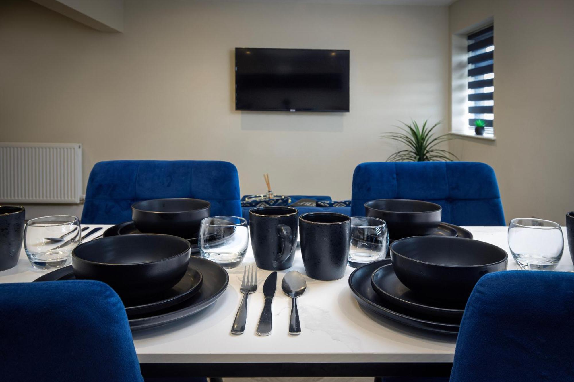 Five Apartment *