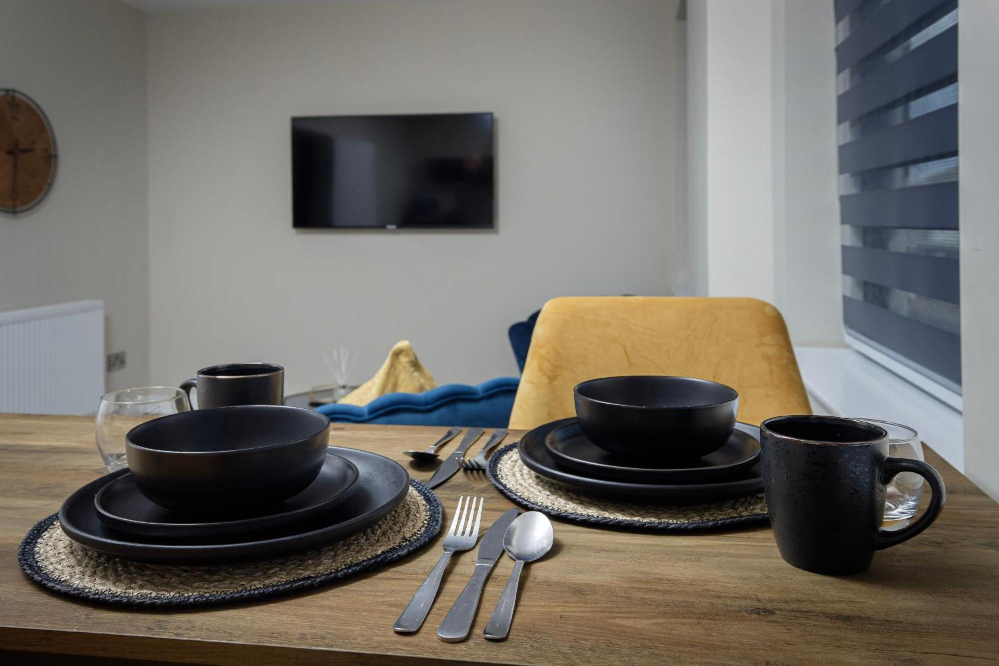 Five Apartment *