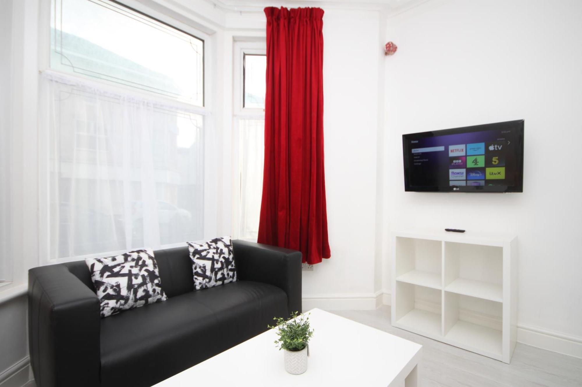 Aparthotel Barton Beachside Apartments: Modern Coastal Retreat