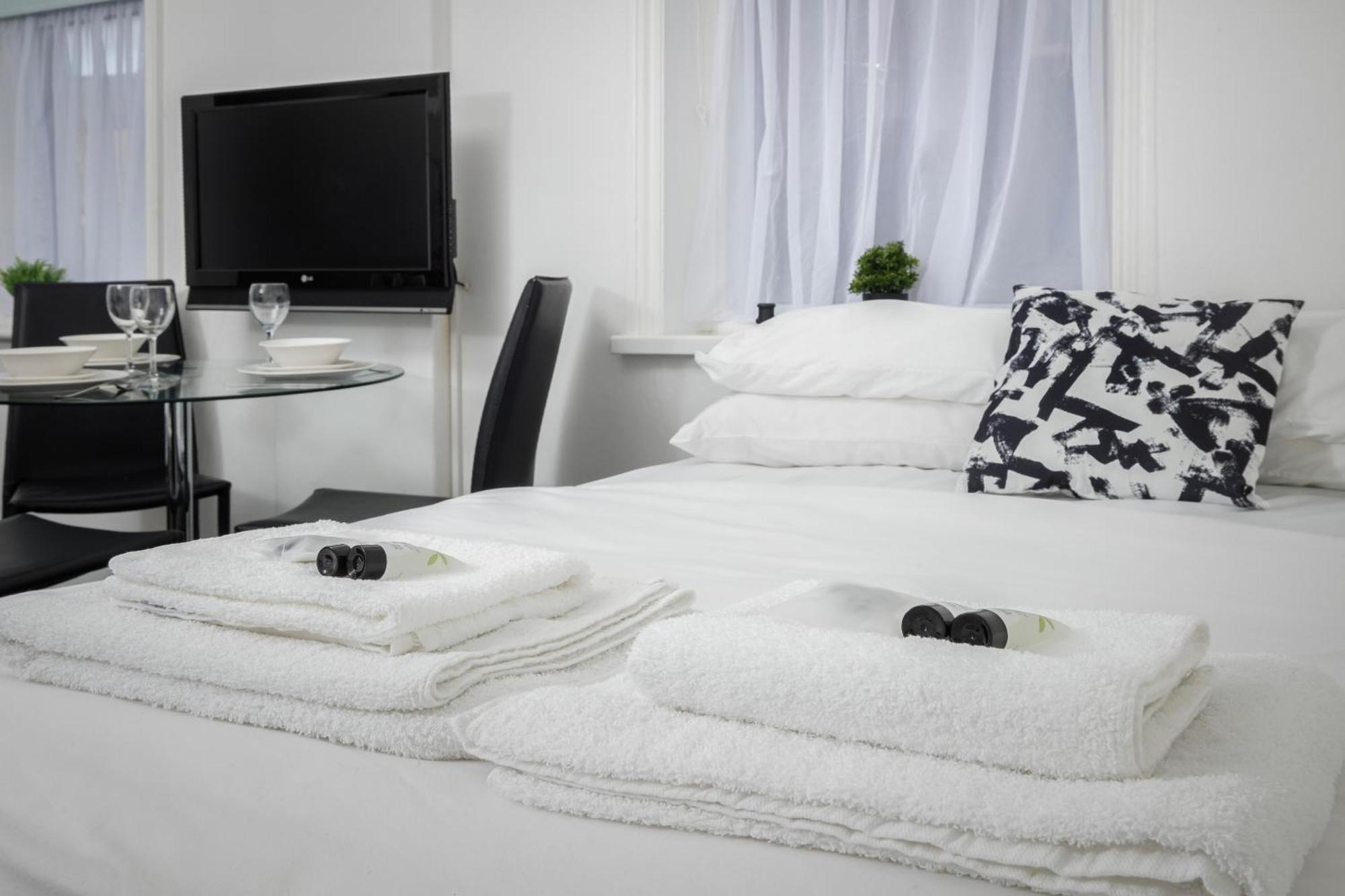 Barton Beachside Apartments: Modern Coastal Retreat Blackpool