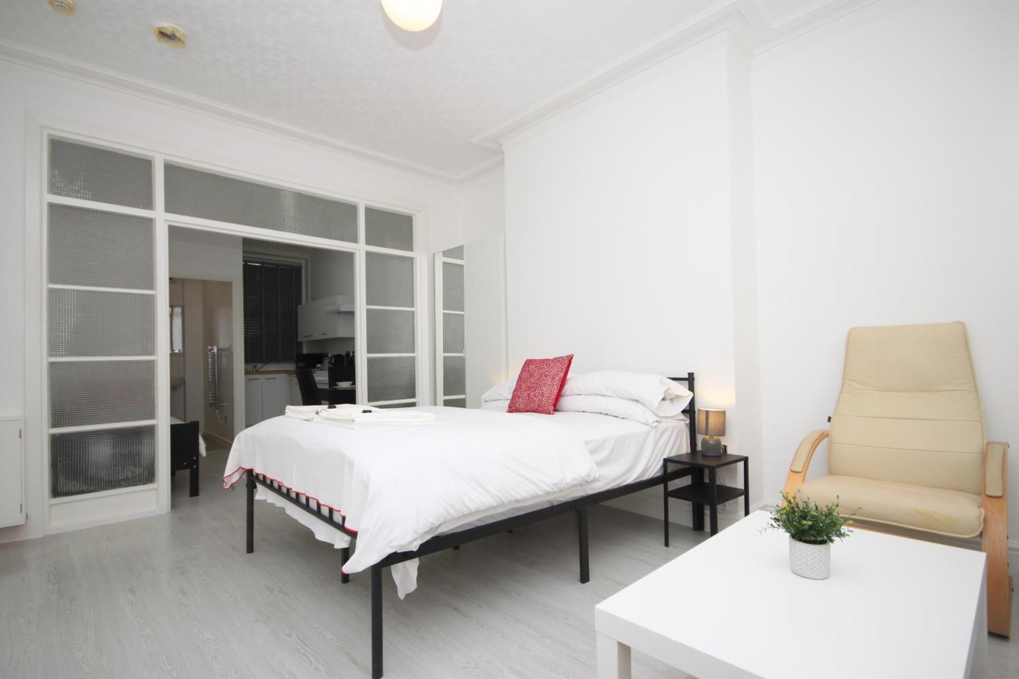 Aparthotel Barton Beachside Apartments: Modern Coastal Retreat Blackpool