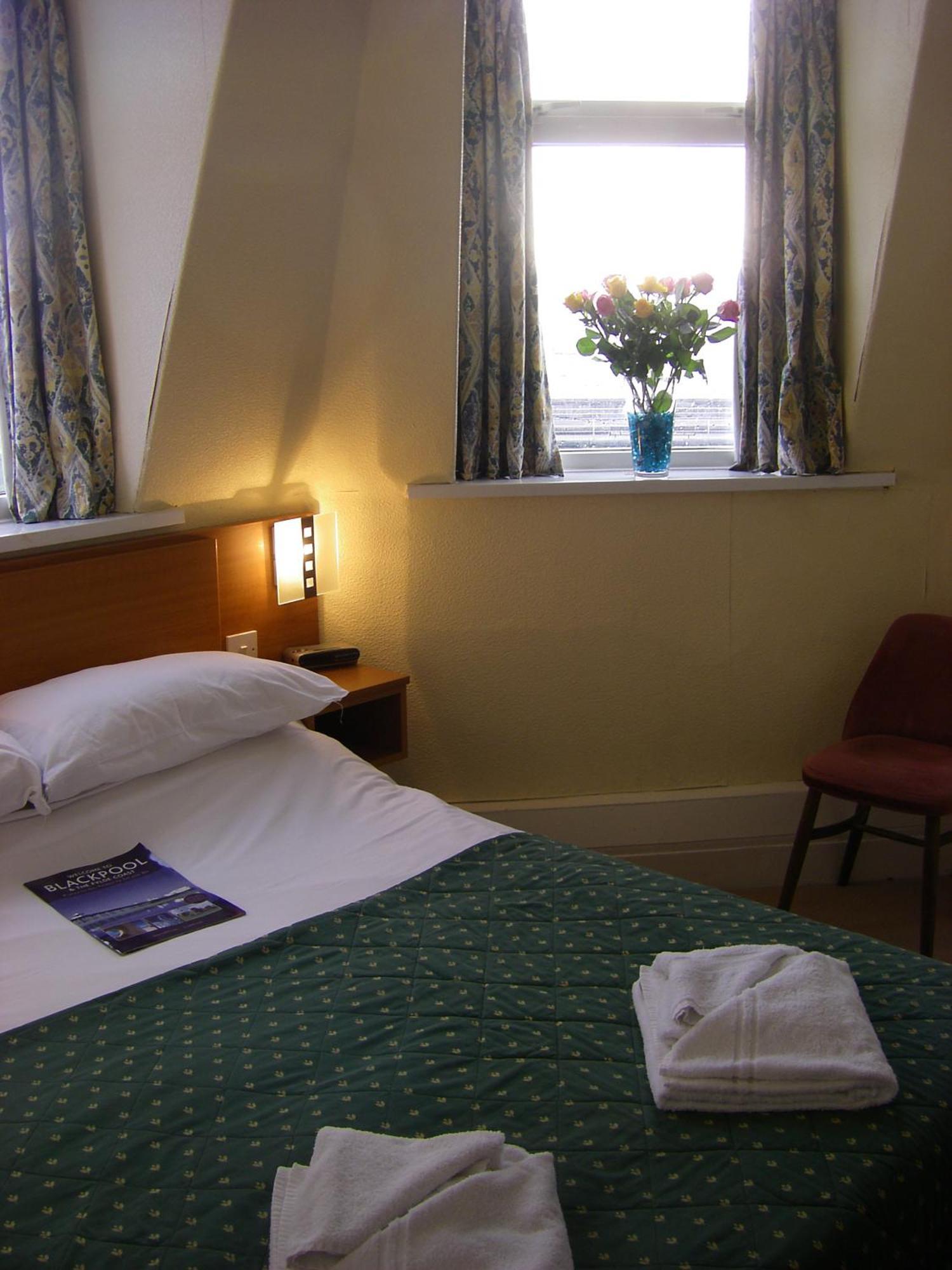 Hotel The Waldorf - Near Pleasure & Sandcastle Blackpool