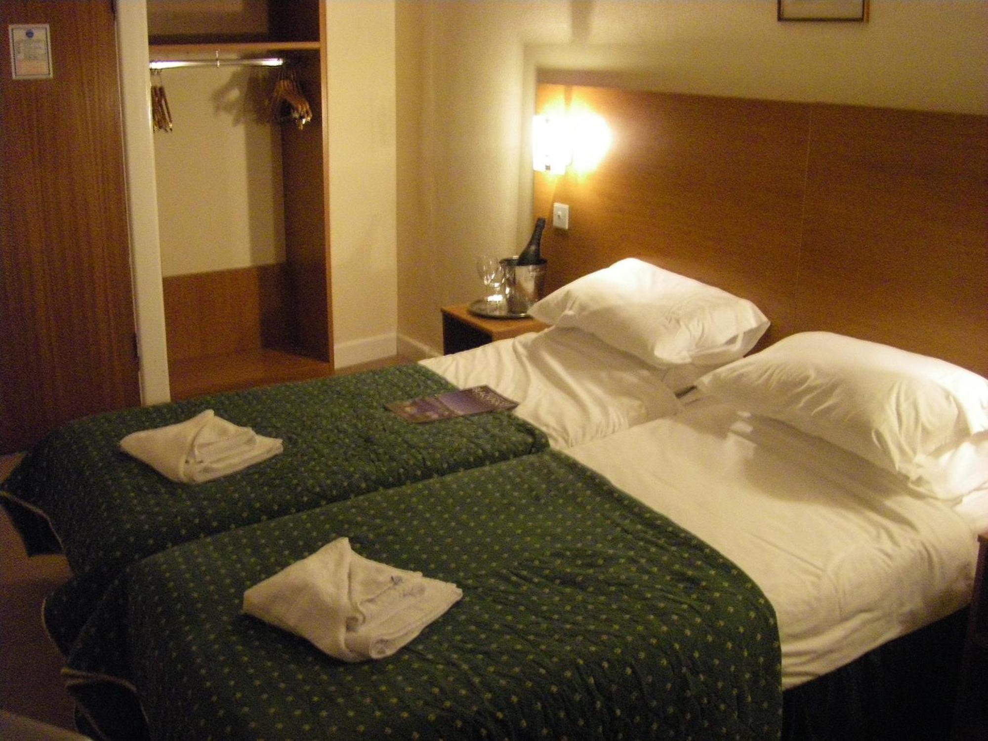 Hotel The Waldorf - Near Pleasure & Sandcastle