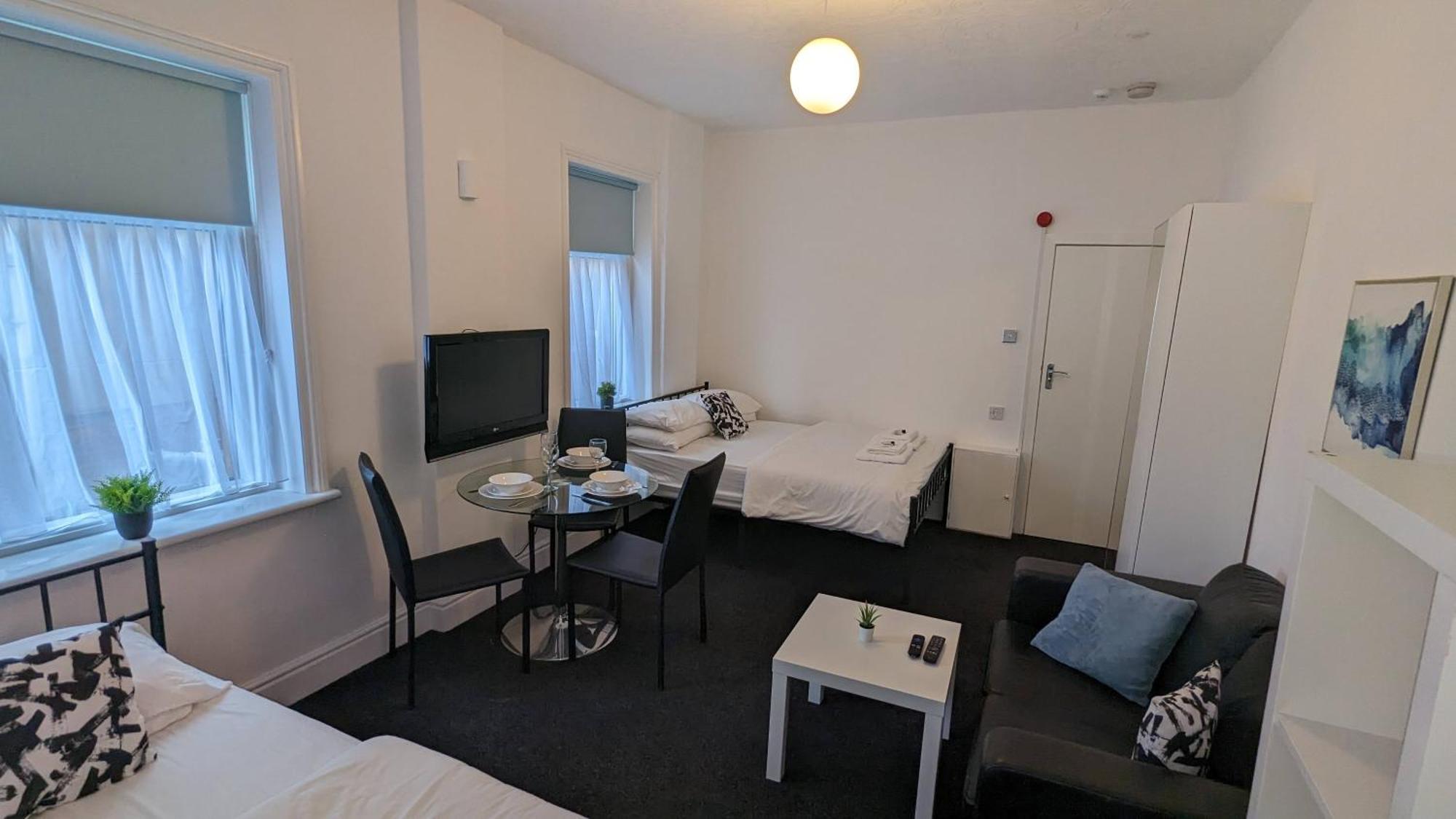 Barton Beachside Apartments: Modern Coastal Retreat Aparthotel Blackpool
