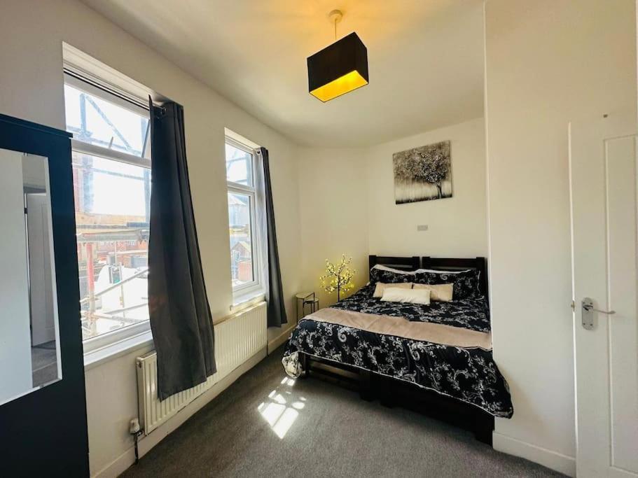 2 Bedroom With Seaside Views *
