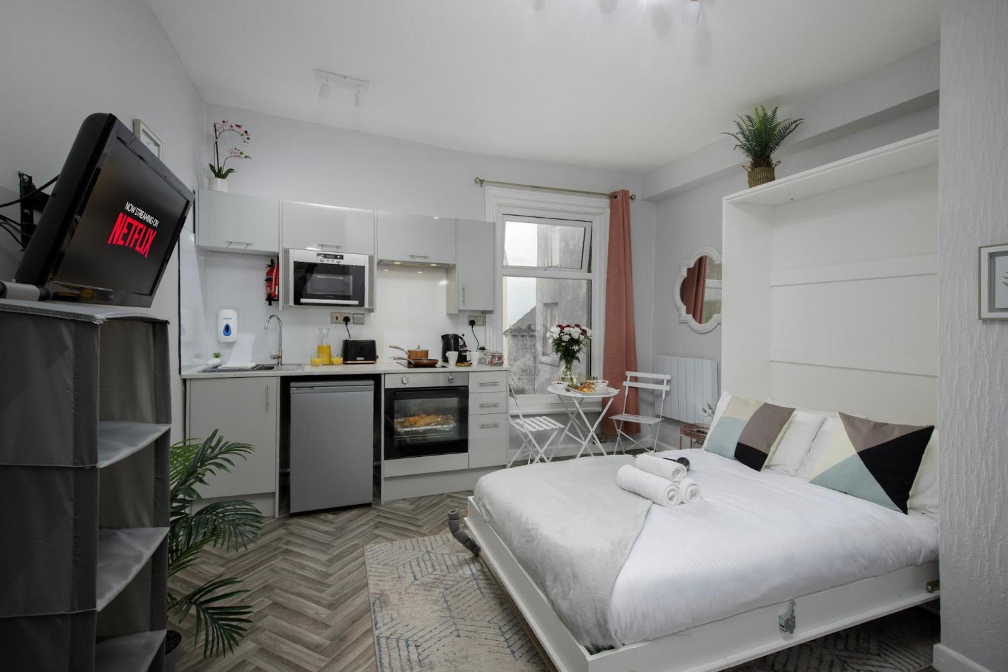 Apartment Lunar