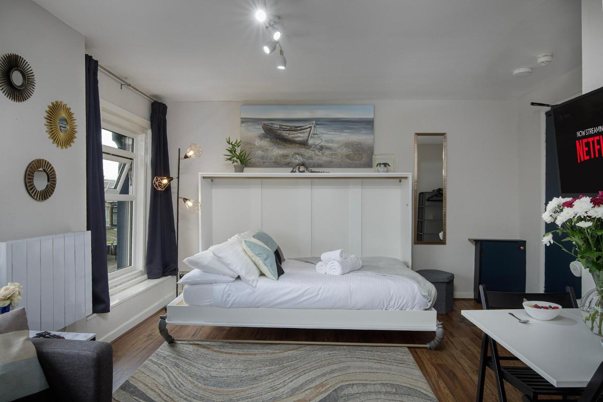 Apartment Lunar