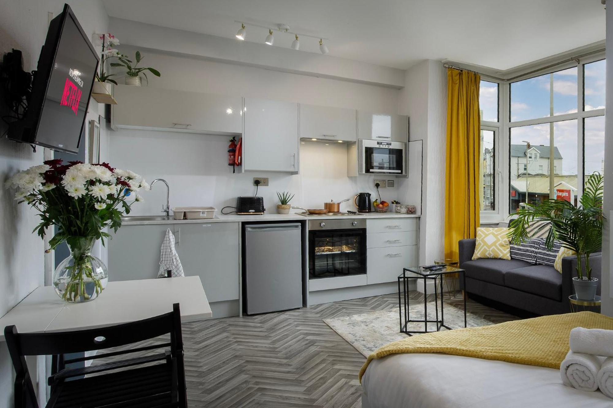 Apartment Lunar