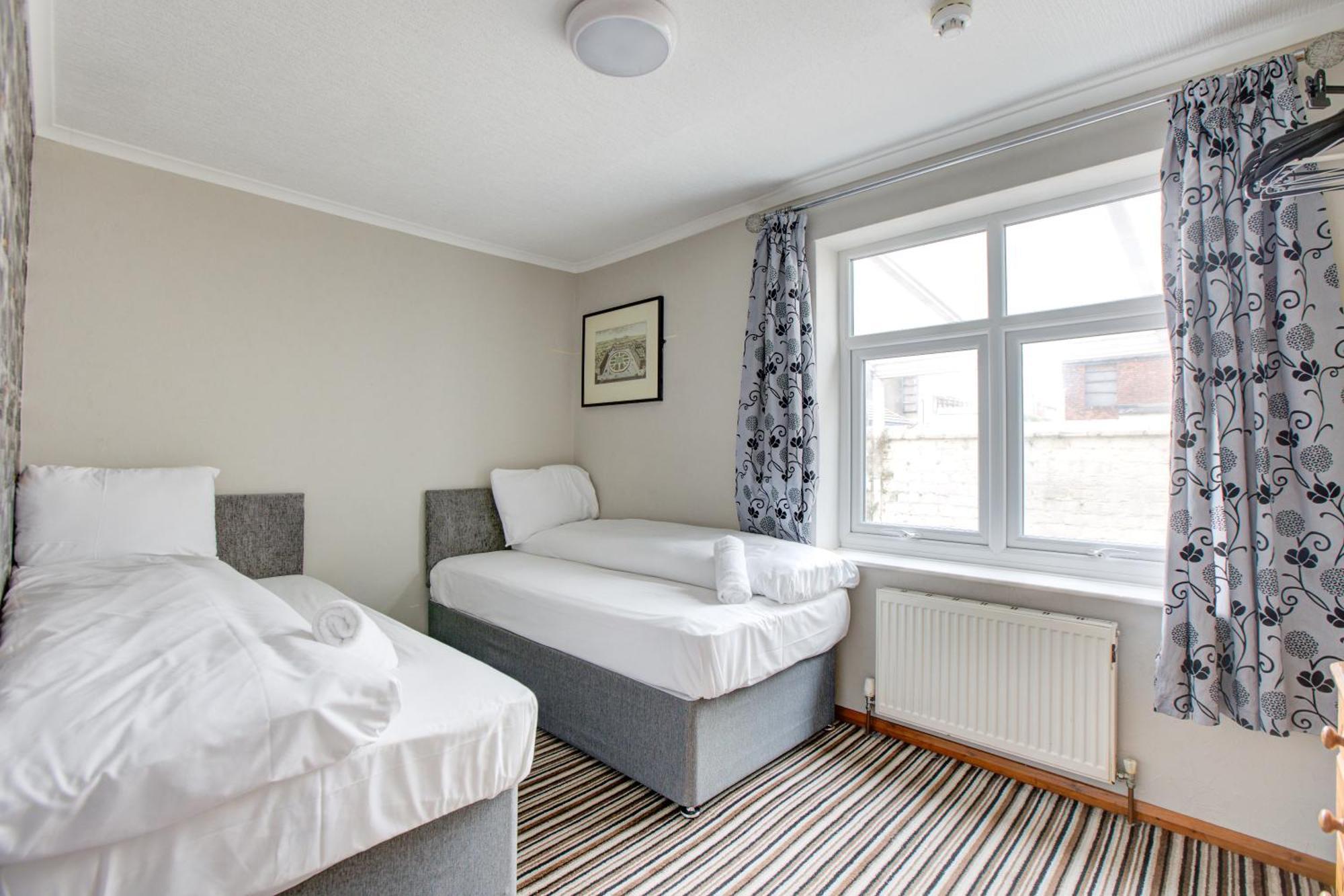 The Sandringham Court & Apartment-all Groups Welcome Blackpool