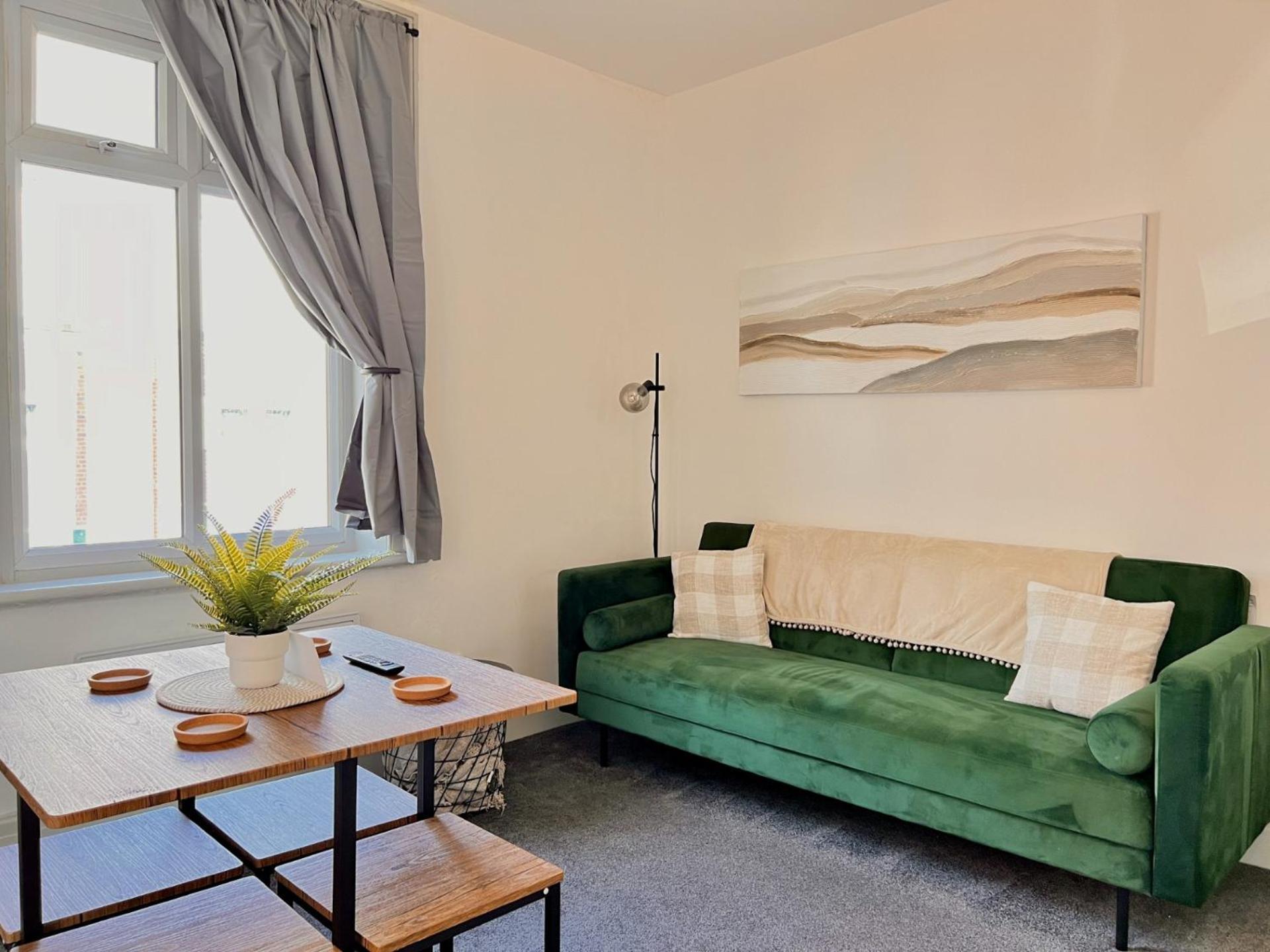 2 Bedroom Family Apartment With Free On-Site Parking Blackpool