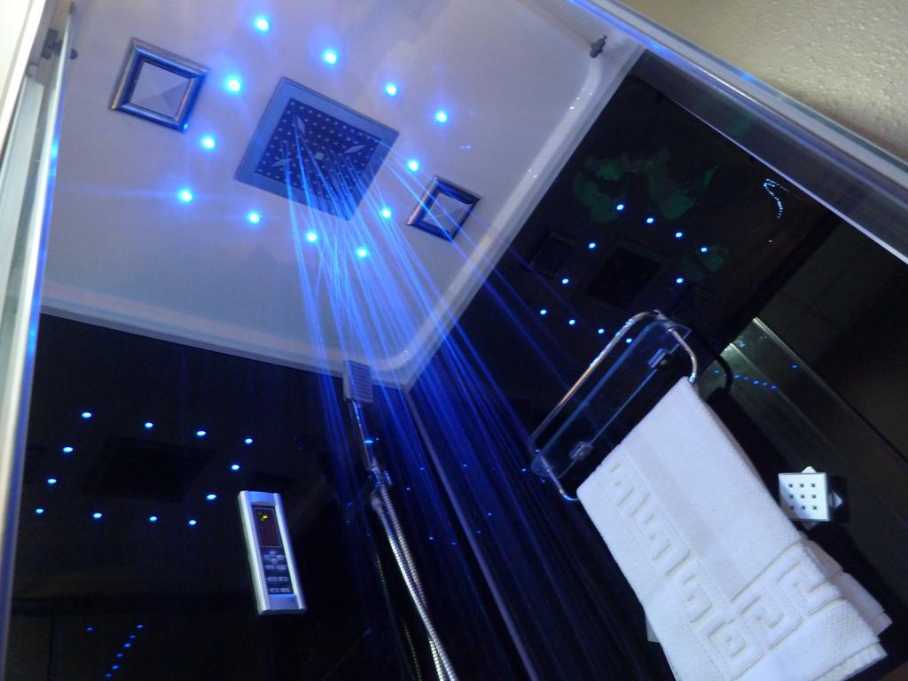 Funky Towers Hotel 3*