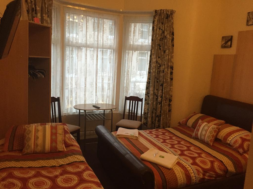 Guest house Trevaslodge - Families Only