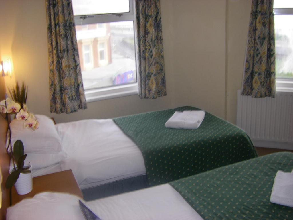 The Waldorf - Near Pleasure & Sandcastle Blackpool