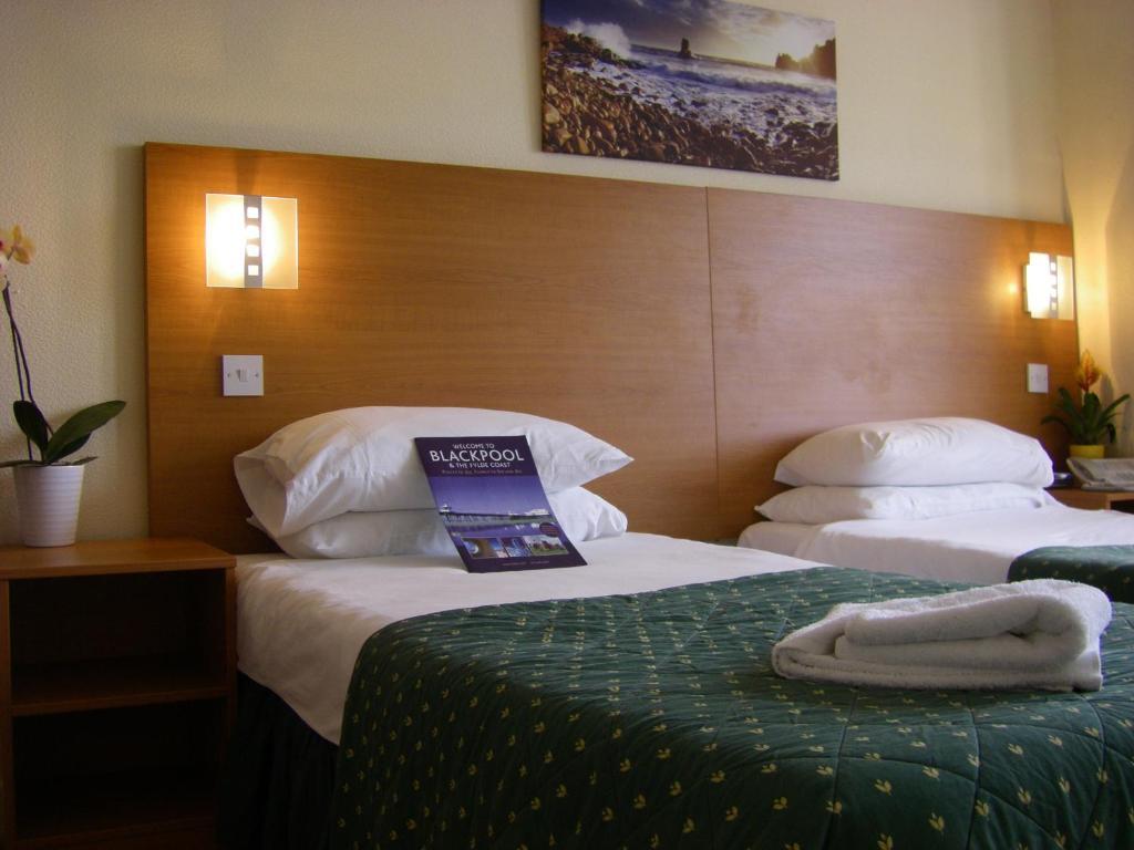 The Waldorf - Near Pleasure & Sandcastle 3* Blackpool