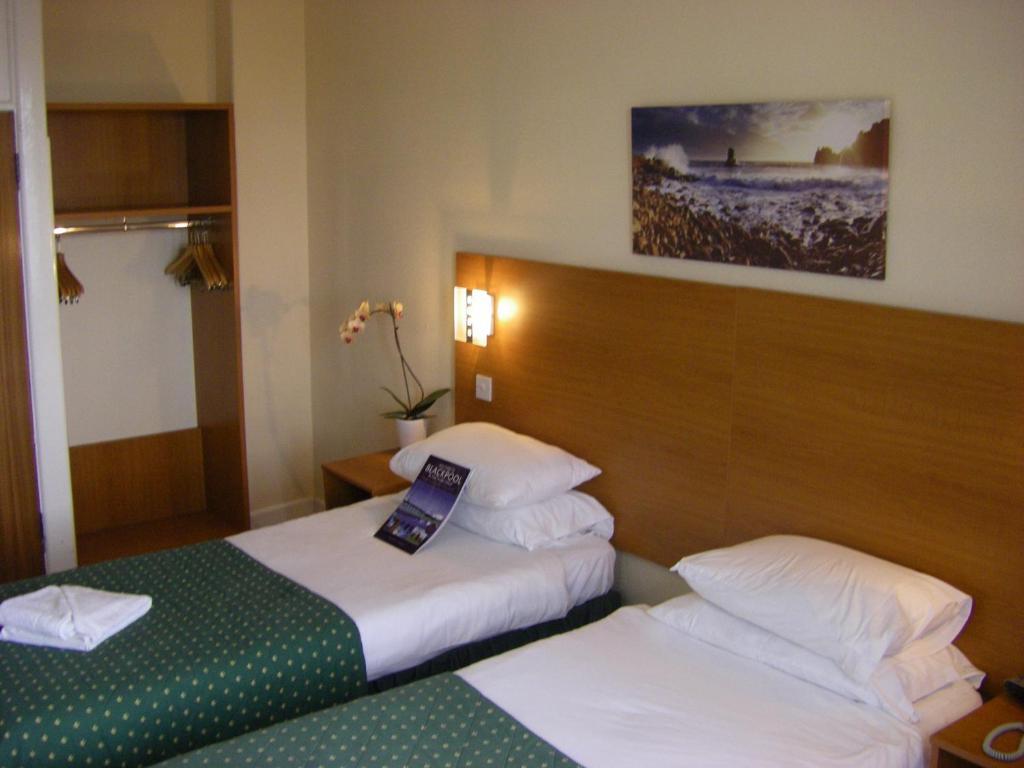The Waldorf - Near Pleasure & Sandcastle Blackpool