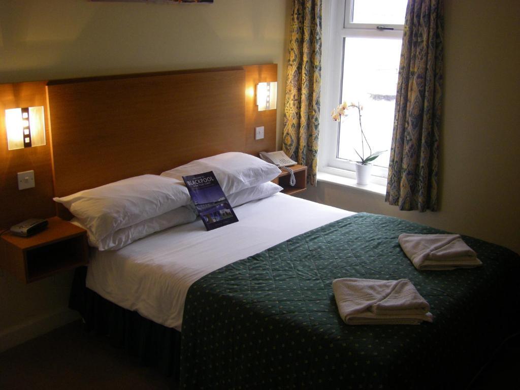 Hotel The Waldorf - Near Pleasure & Sandcastle 3*
